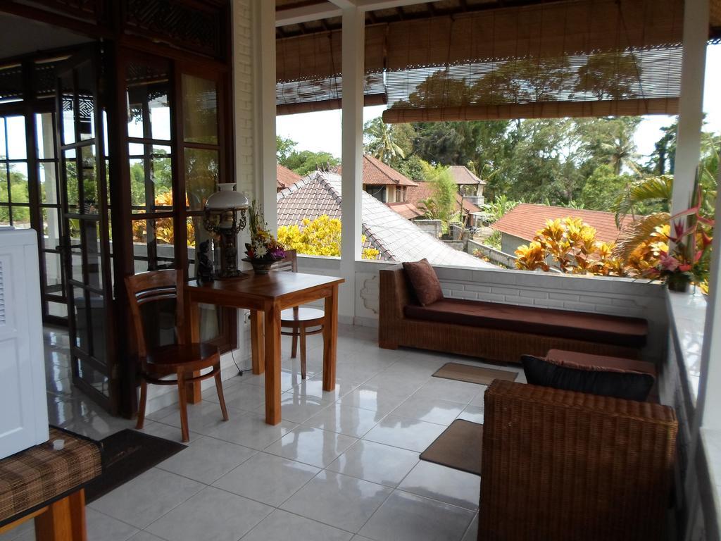 Lily Lane Villa